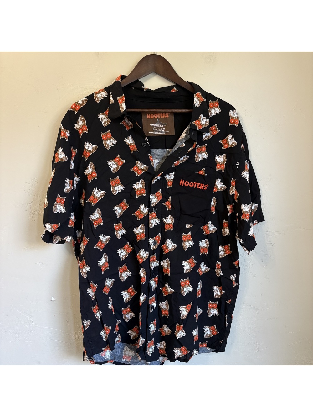 Hooters All Over Owl Print Black Rayon Short Sleeve Button Up Shirt L Spencer’s